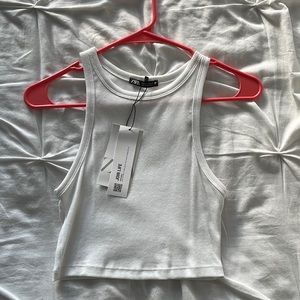 BRAND NEW WITH TAGS! ZARA WHITE RIBBED TANK CROP TOP. SIZE M.